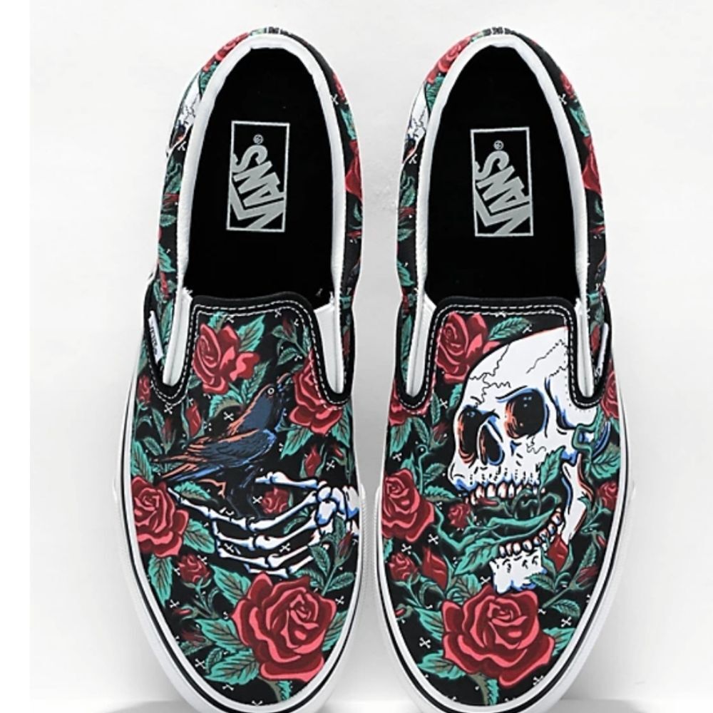Vans Classic Slip-On Rose Skulls Sneaker